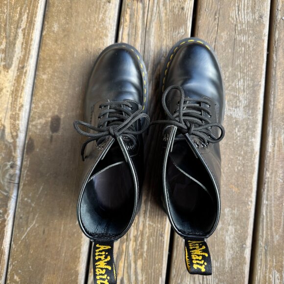 EUC Dr. Martens 11821 Smooth Black Leather Lace Up Boots in Women's 10/EU 42 - Picture 11 of 13